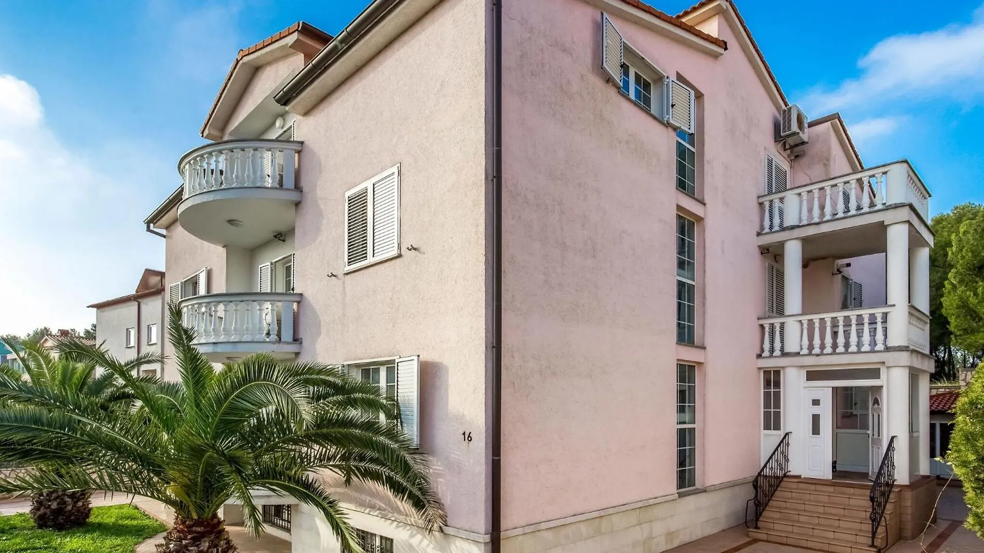 Bright And Modern Apartment With Private Terrace Pula